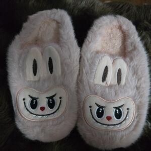 NWT LABUBU Adult Slippers